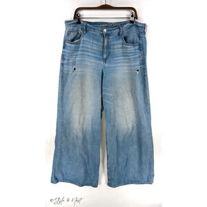 American Eagle Super High Rise Ultra Wide Leg Distressed Jeans Size 14